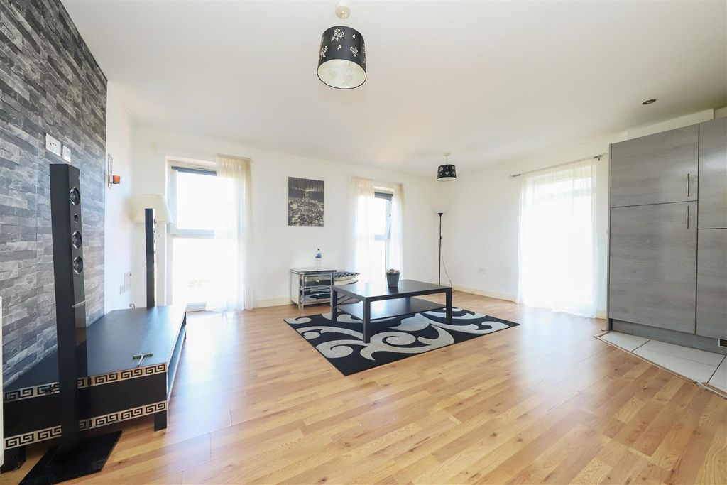 Property photo 3 of 10 Living Room