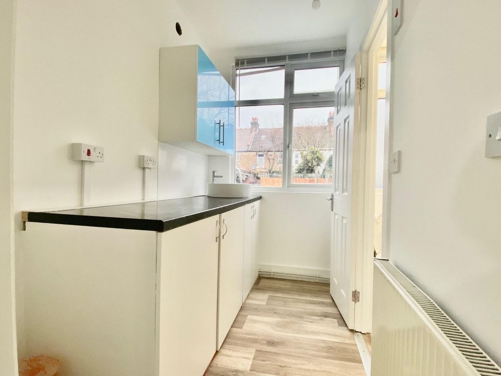 Property photo 3 of 7 Gallery