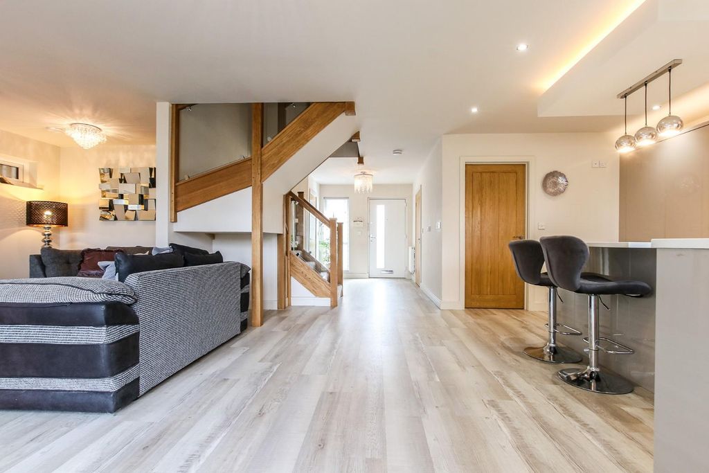 Property photo 2 of 23 Lounge