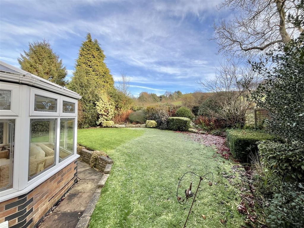 Property photo 3 of 5 Gardens