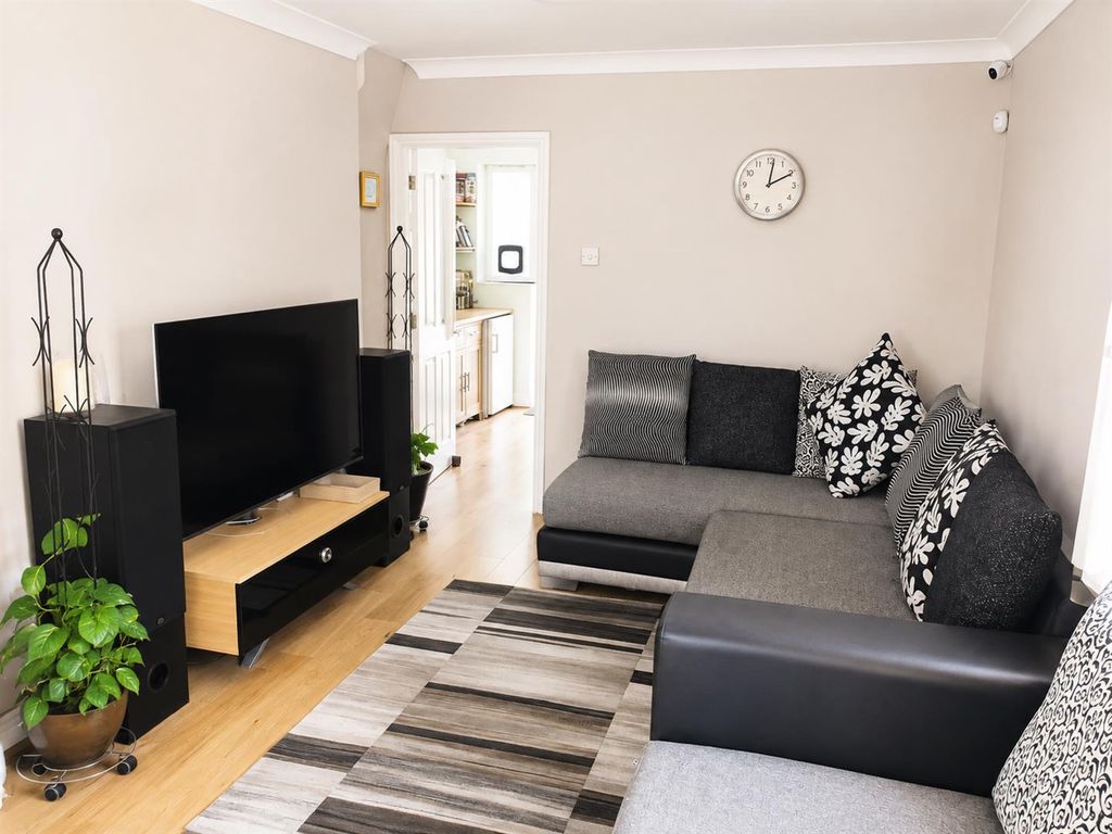 Property photo 2 of 11 Coopers Estate Agents