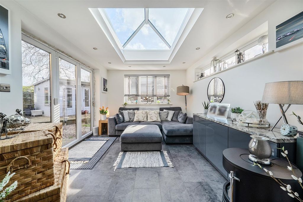 Property photo 2 of 21 1430123-13-69B438d1A4d92.Jpg