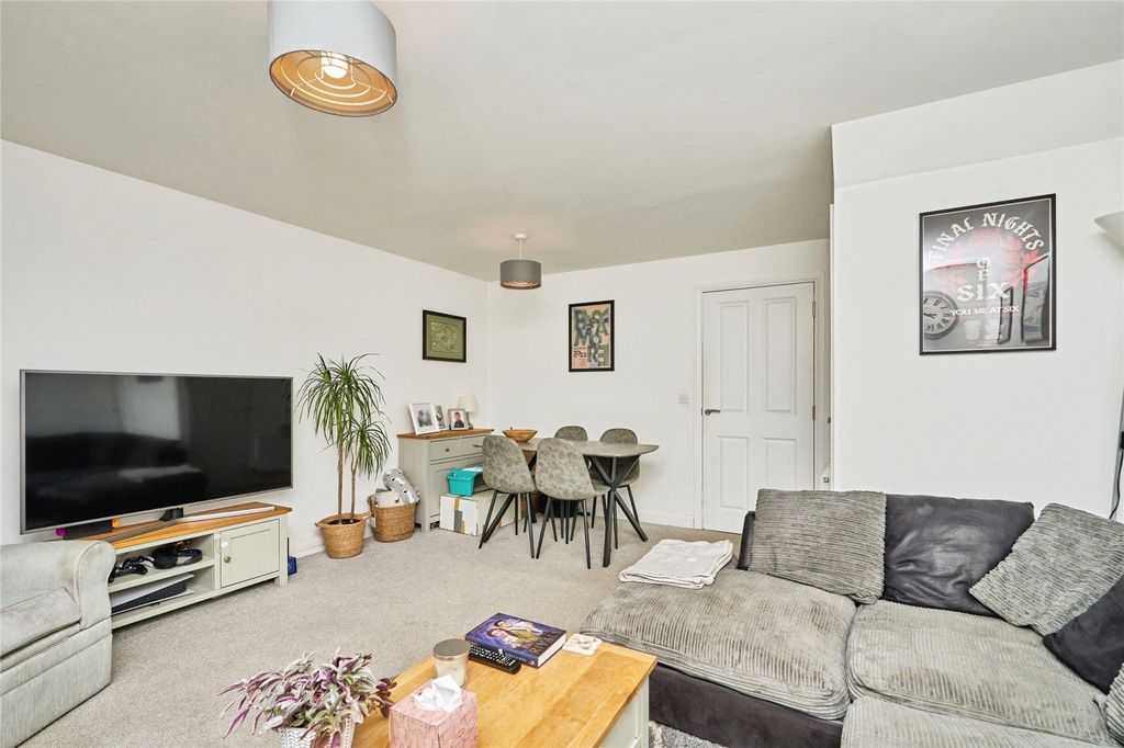 Property photo 2 of 10 Lounge