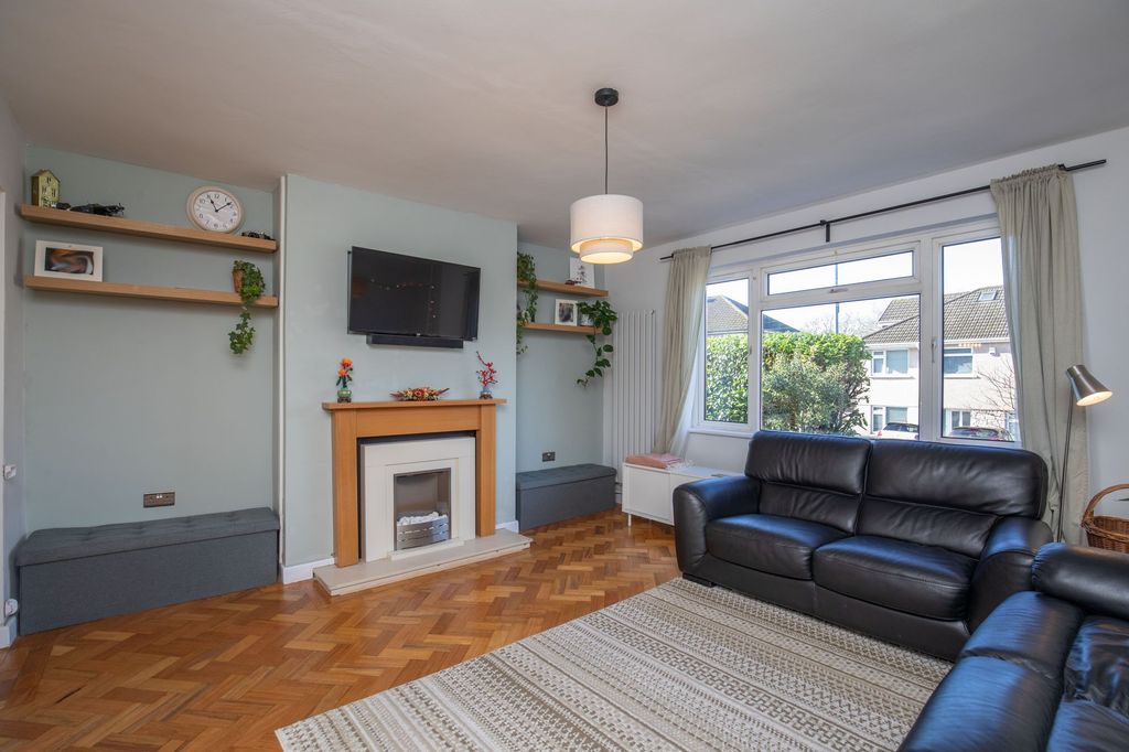 Property photo 2 of 31