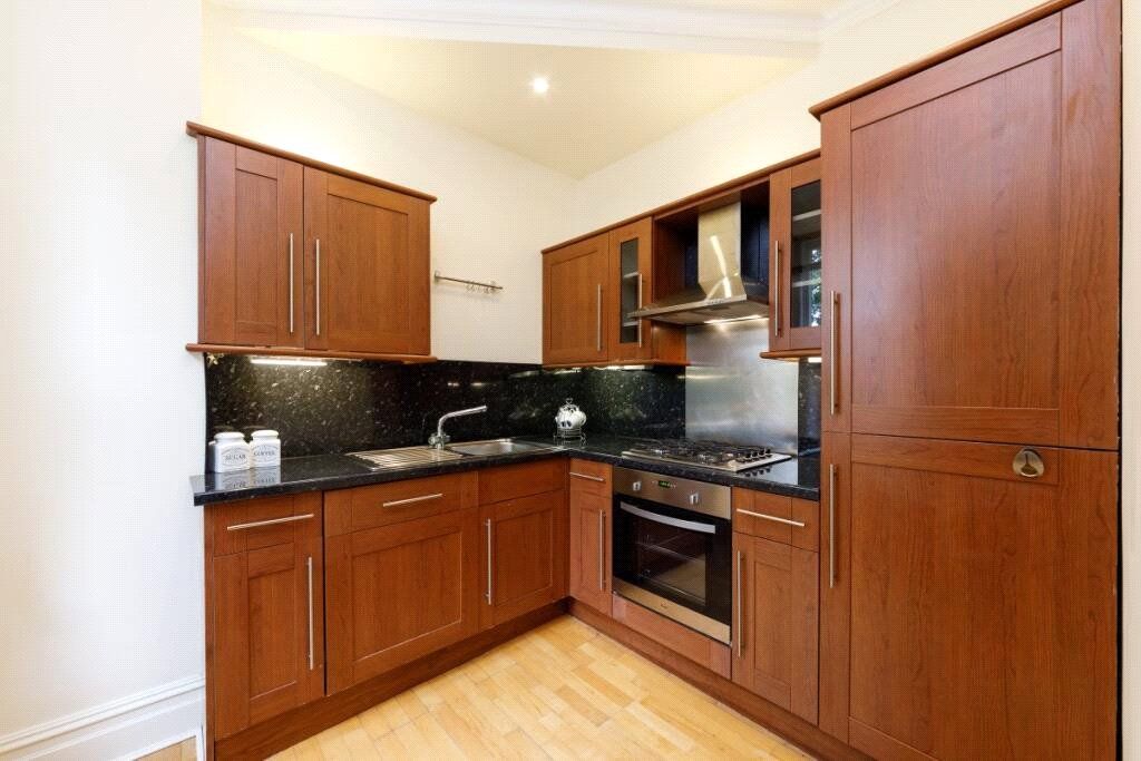 Property photo 3 of 7 Kitchen