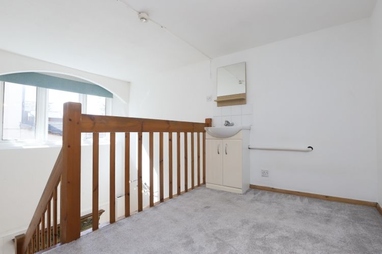 Property photo 3 of 8 231580