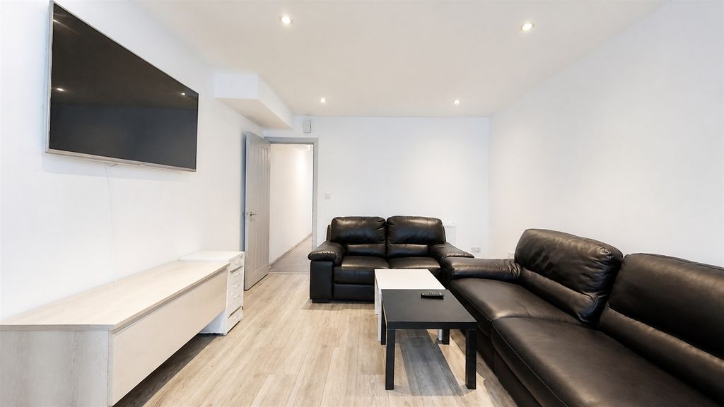 Property photo 1 of 11 243-Tiverton-Road-Li