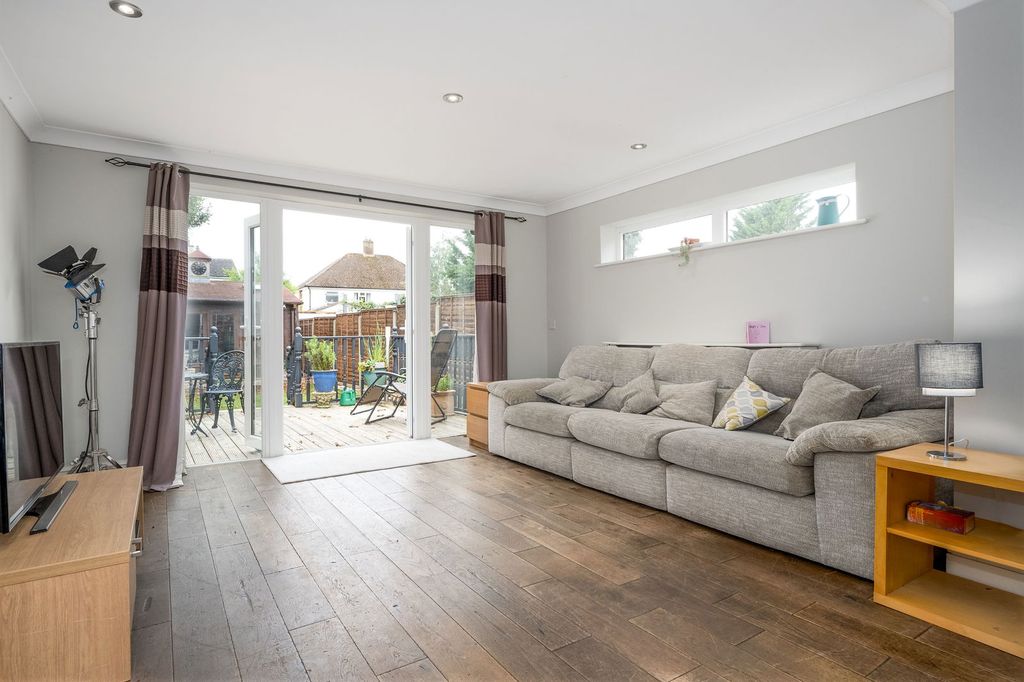 Property photo 2 of 20