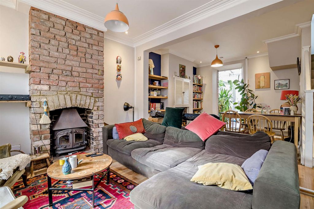 Property photo 2 of 12 8696464-Interior01-800.Jpg