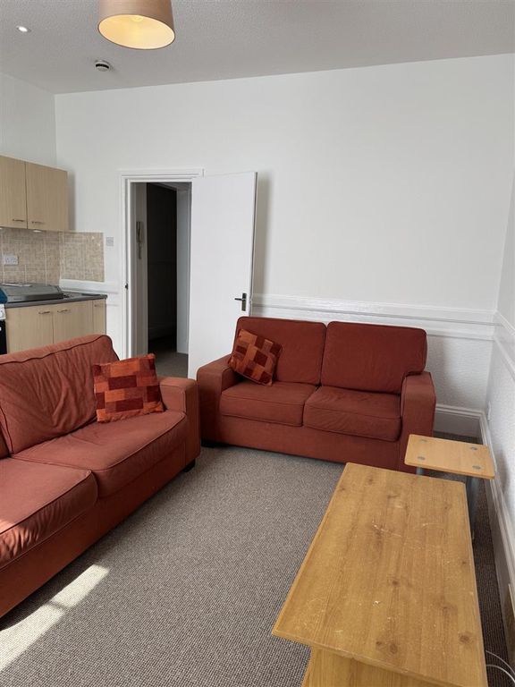 Property photo 3 of 7 Lounge