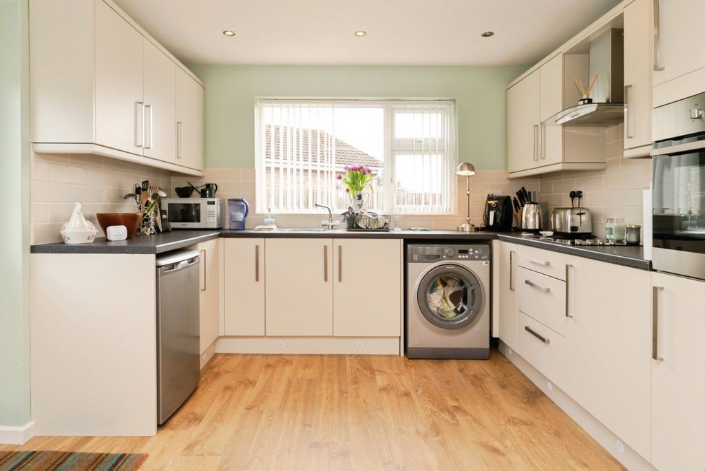 Property photo 2 of 30 Pbox-Img.Jpg