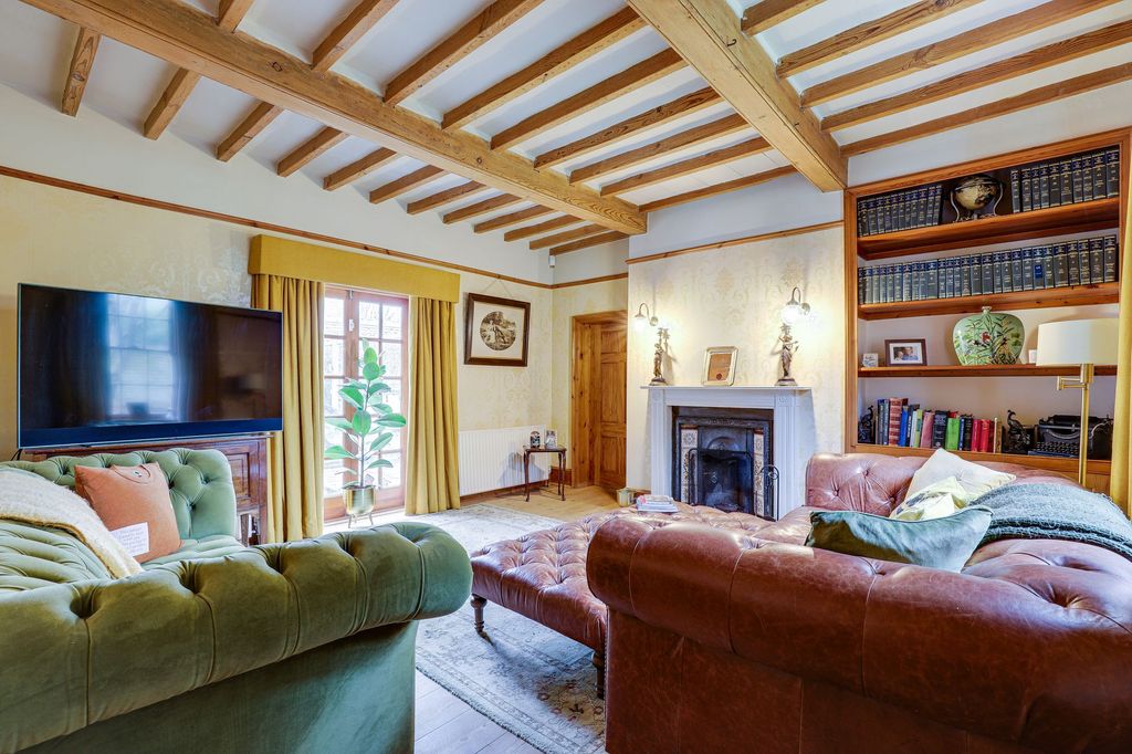 Property photo 2 of 39