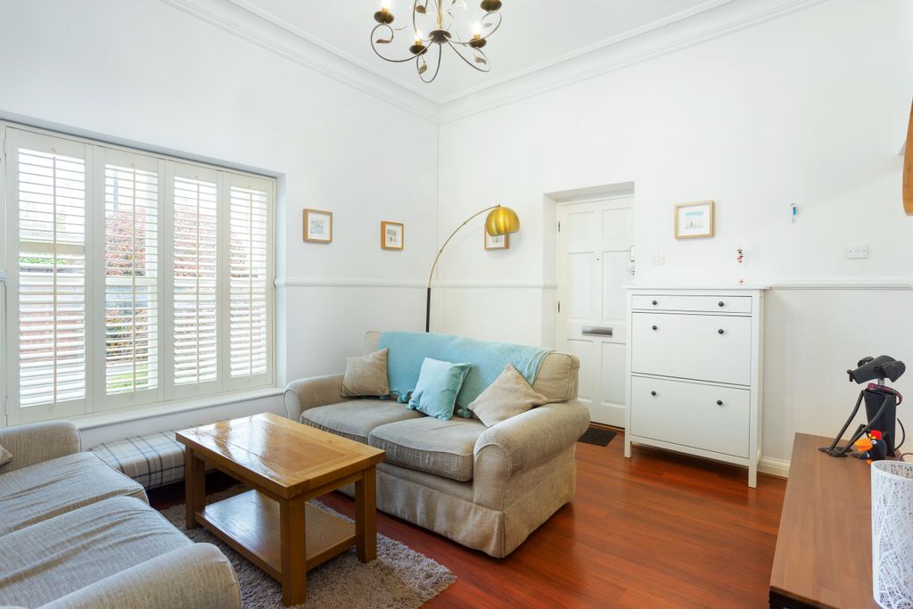 Property photo 3 of 9