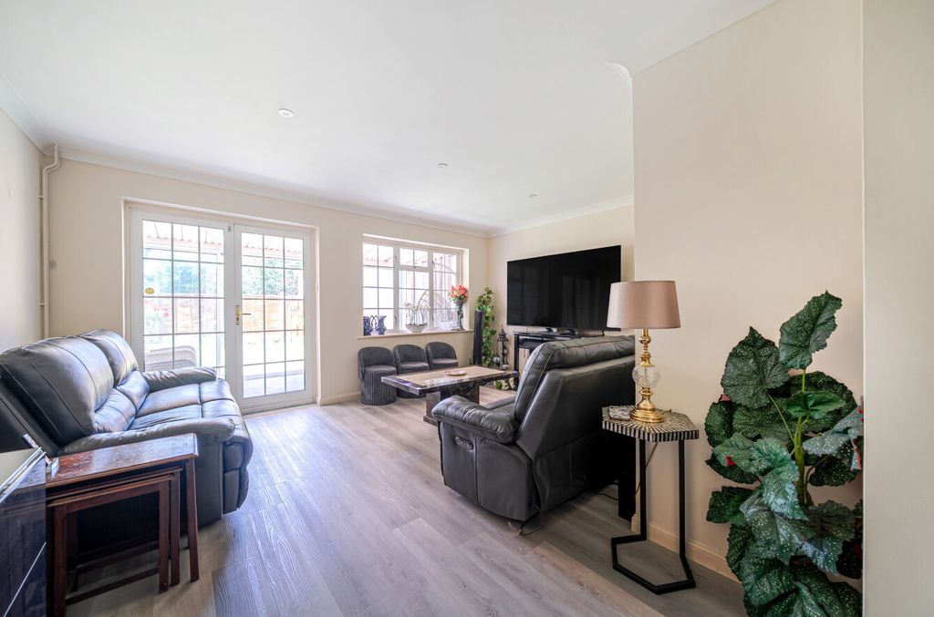 Property photo 2 of 18 1481204-7-6A3c0B2...