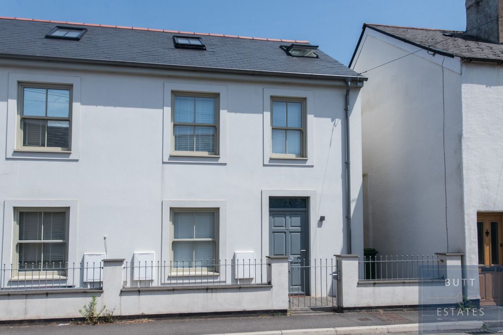 Property photo 1 of 11