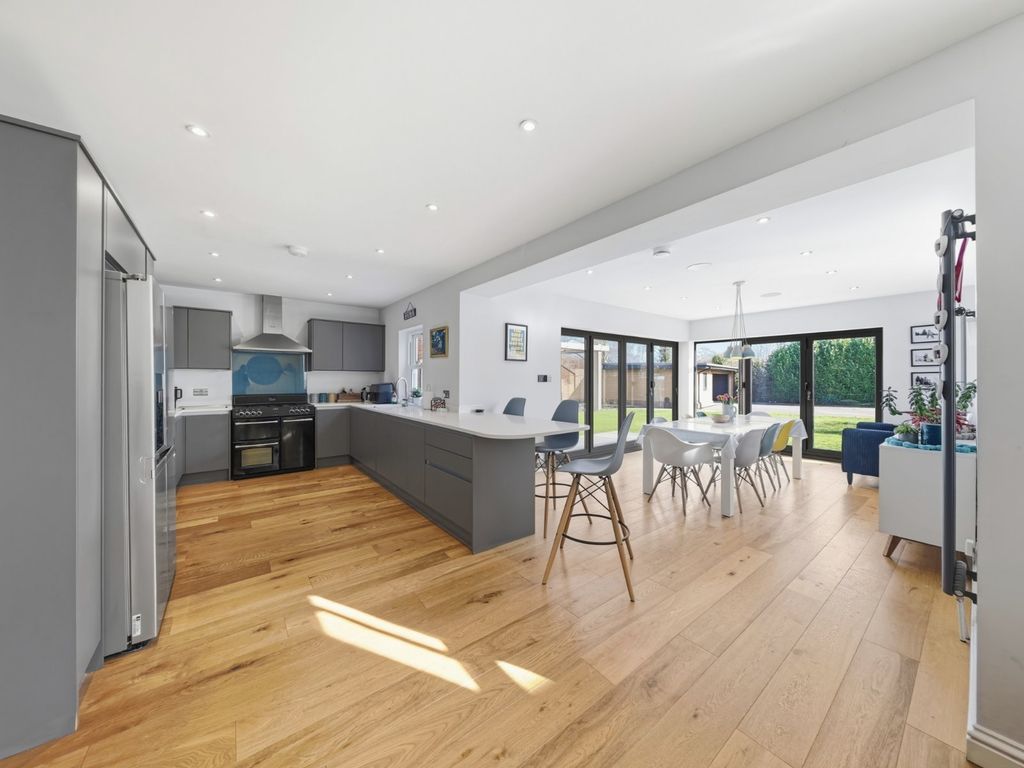 Property photo 3 of 16 Kitchen/Dining