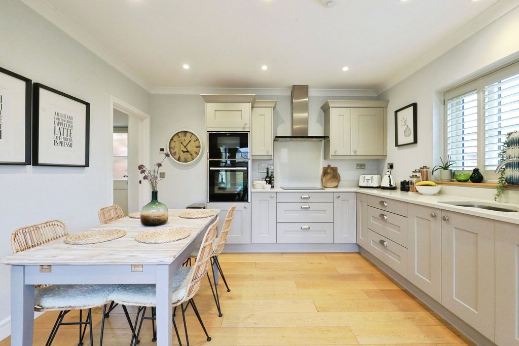 Property photo 2 of 21 Pbox-Img.Jpg