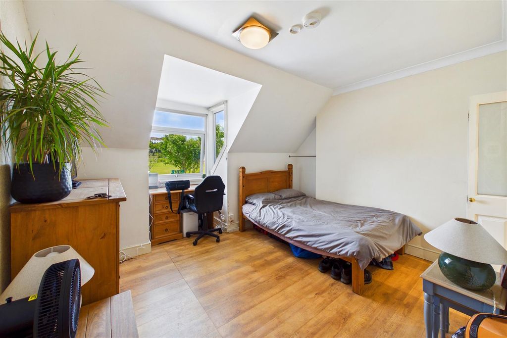 Property photo 2 of 9 Studio Room