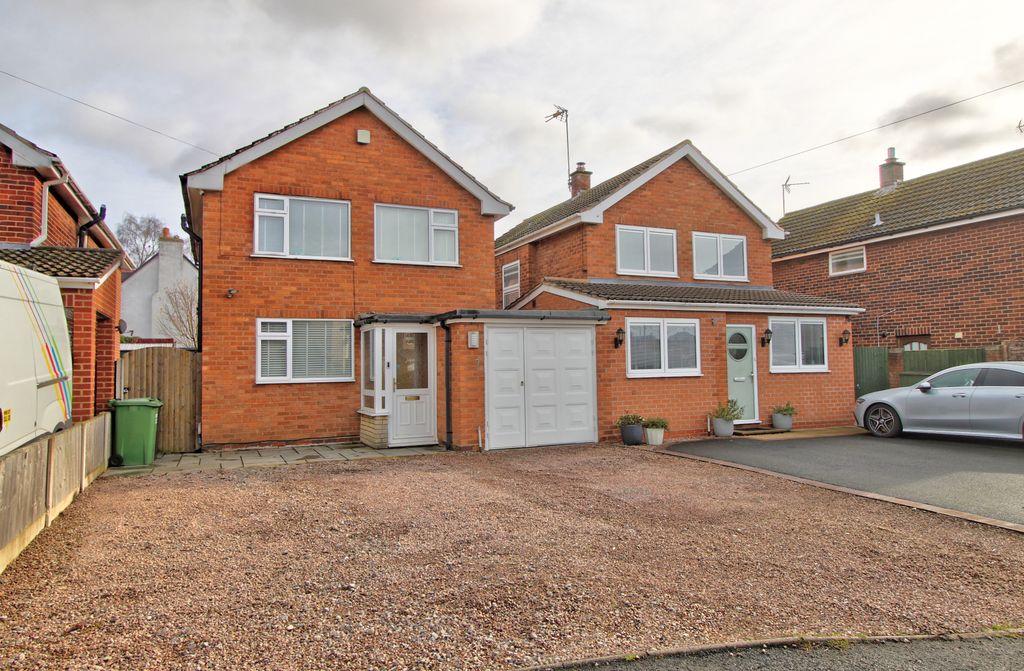 Property photo 1 of 21 Front