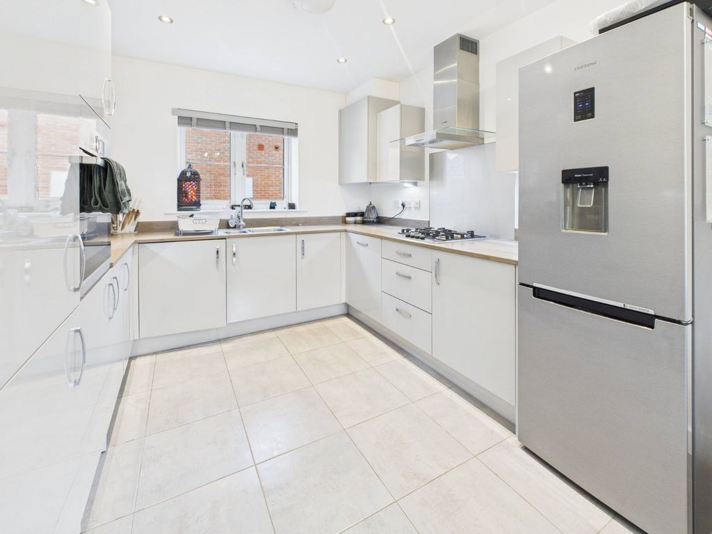 Property photo 3 of 13 Kitchen