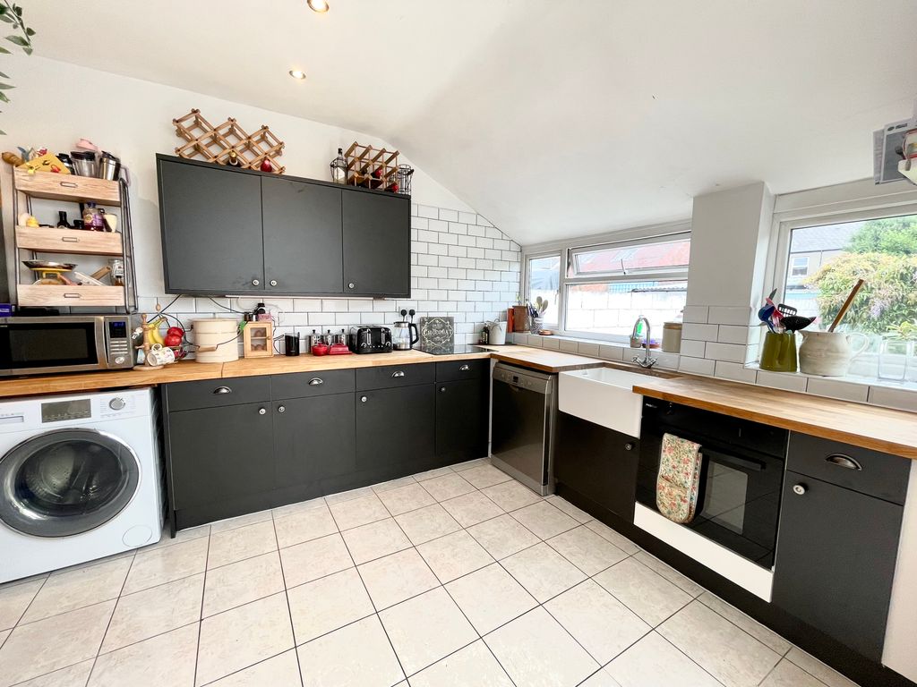Property photo 3 of 24 Kitchen