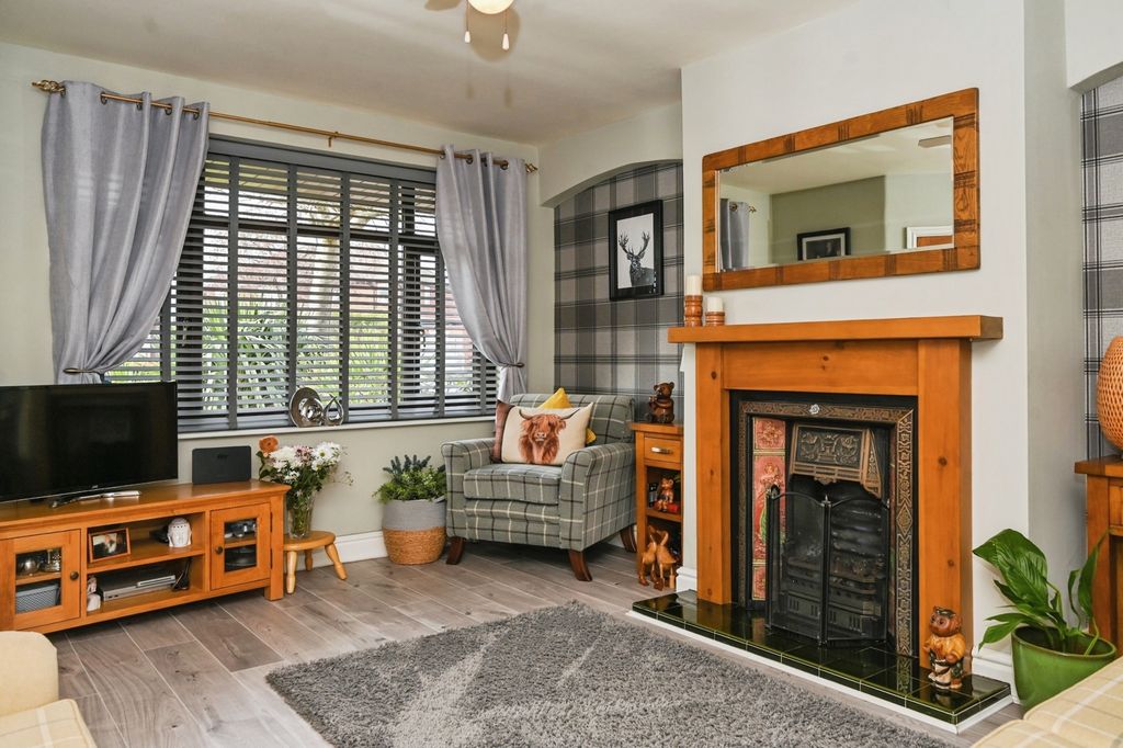 Property photo 2 of 20 Living Room