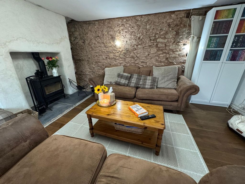 Property photo 3 of 29 Lounge