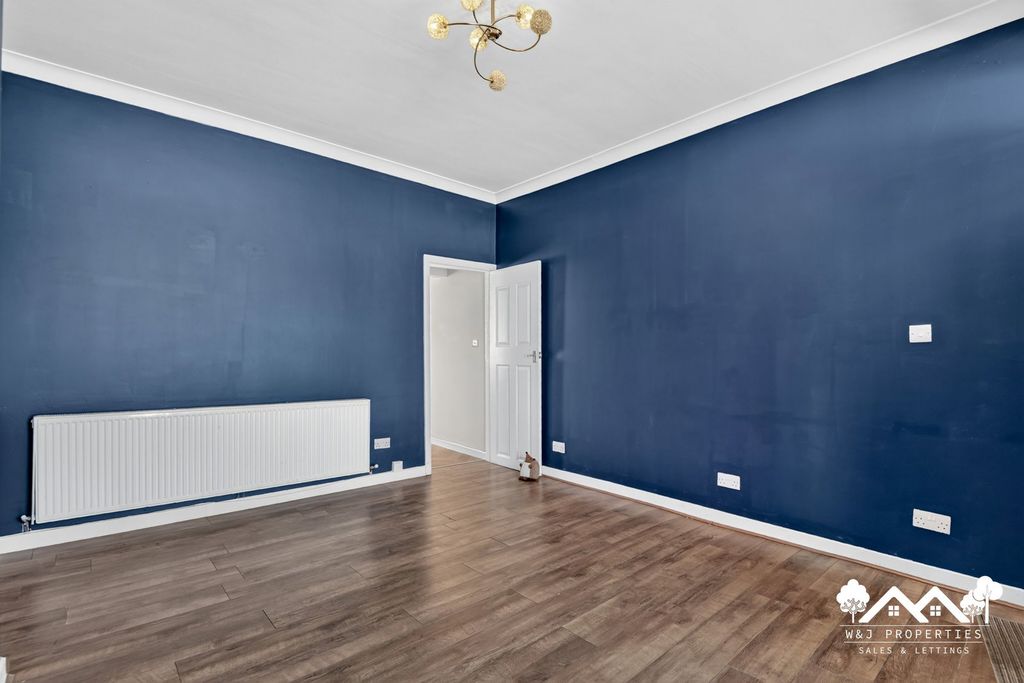 Property photo 3 of 28