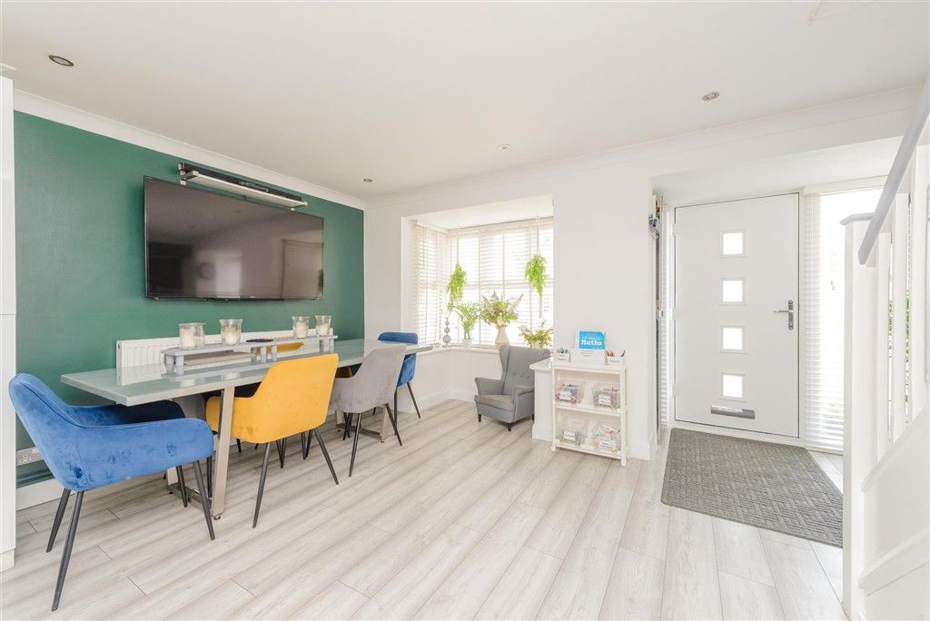 Property photo 3 of 11 Dining Area