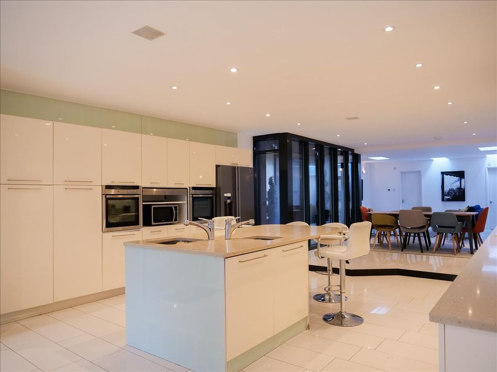 Property photo 2 of 45