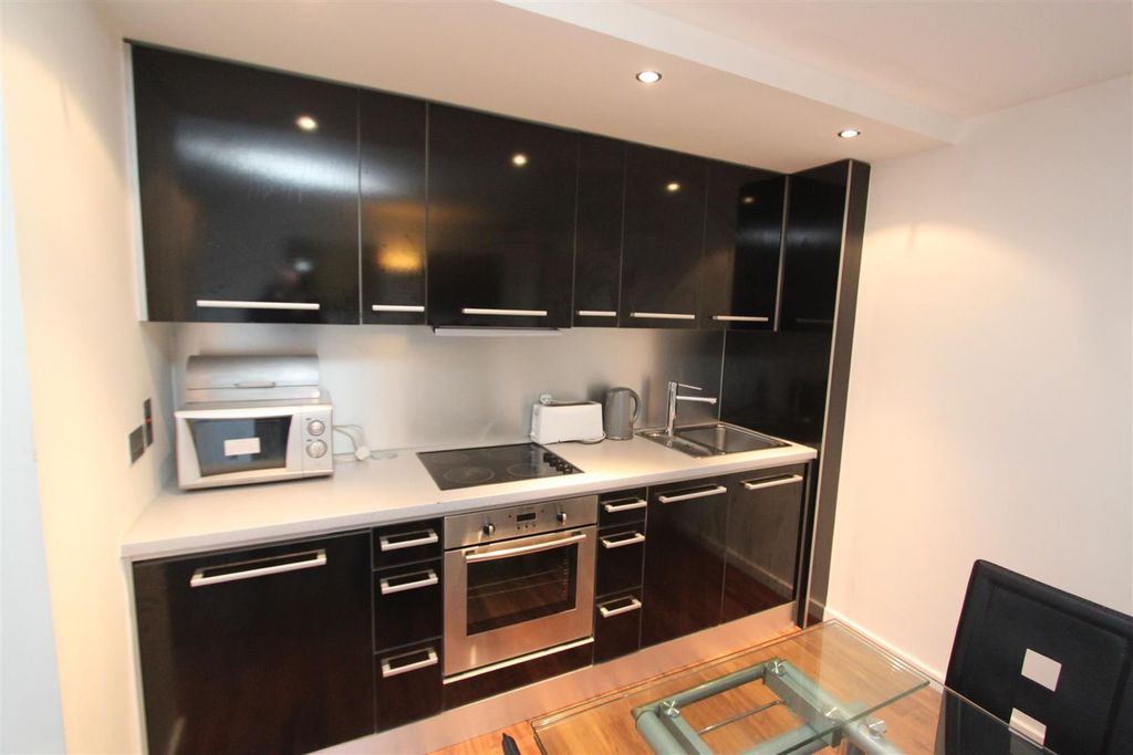 Property photo 3 of 8 Kitchen.Jpg