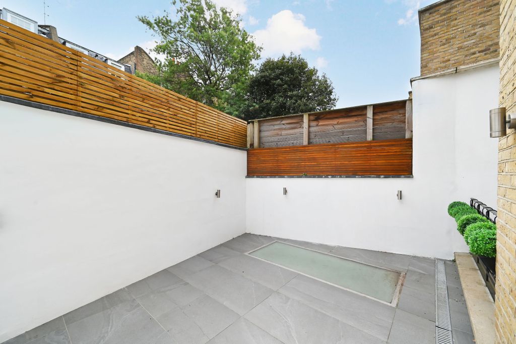 Property photo 2 of 21