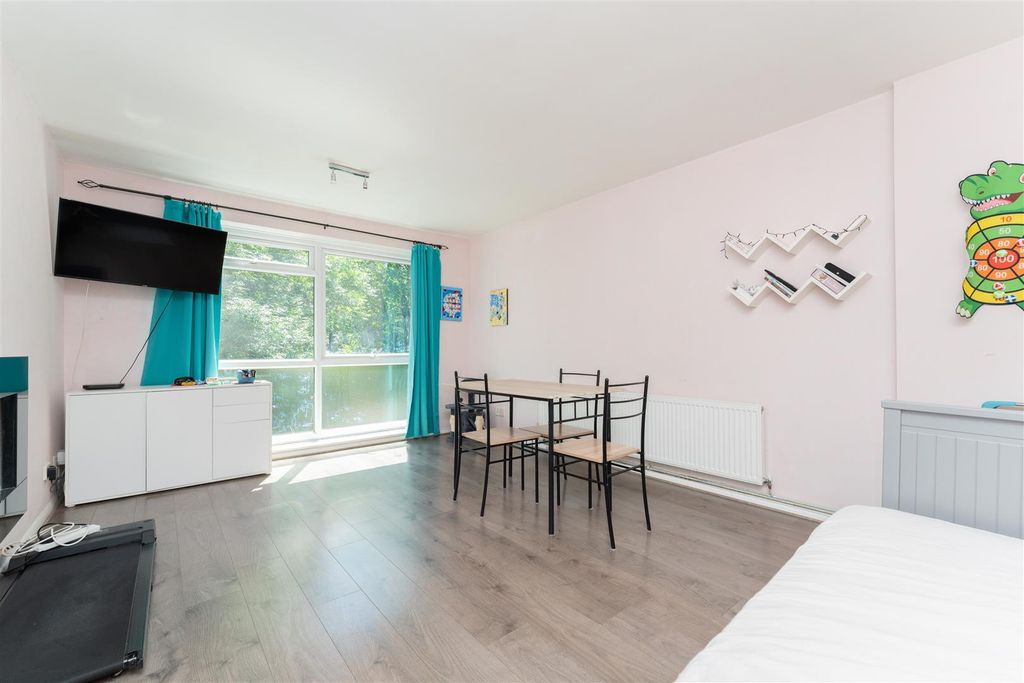 Property photo 3 of 8 28 Azalea Recp A.Jpg