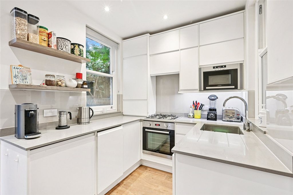 Property photo 3 of 12 Kitchen