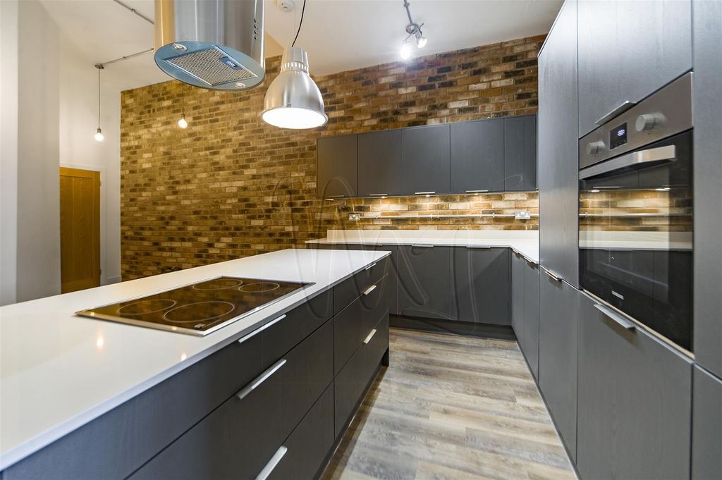 Property photo 1 of 11 Photo 06