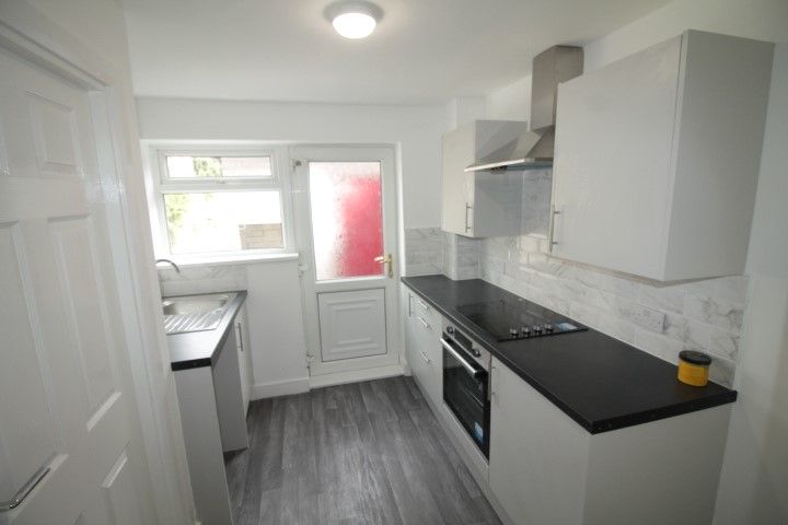 Property photo 2 of 11 Kitchen 1