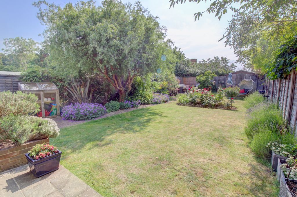 Property photo 2 of 16 Garden