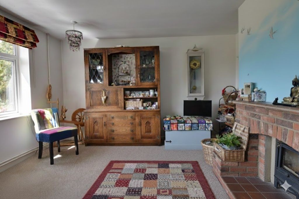 Property photo 2 of 11 Lounge3