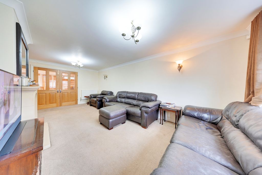 Property photo 2 of 11