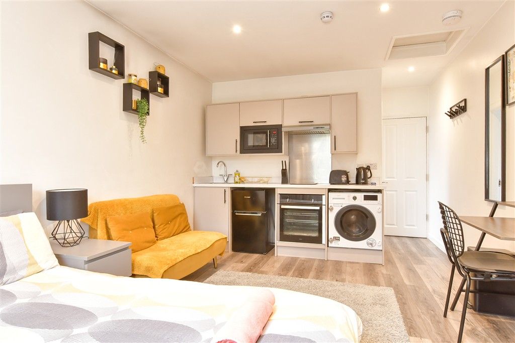 Property photo 1 of 14 Studio Bedroom