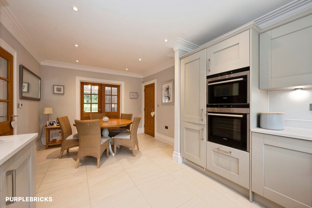 Property photo 3 of 37 Kitchen/Dining Room