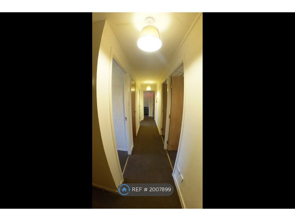 Property photo 3 of 14 Hallway