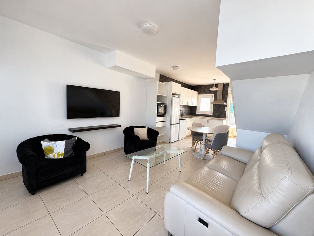 Property photo 2 of 28