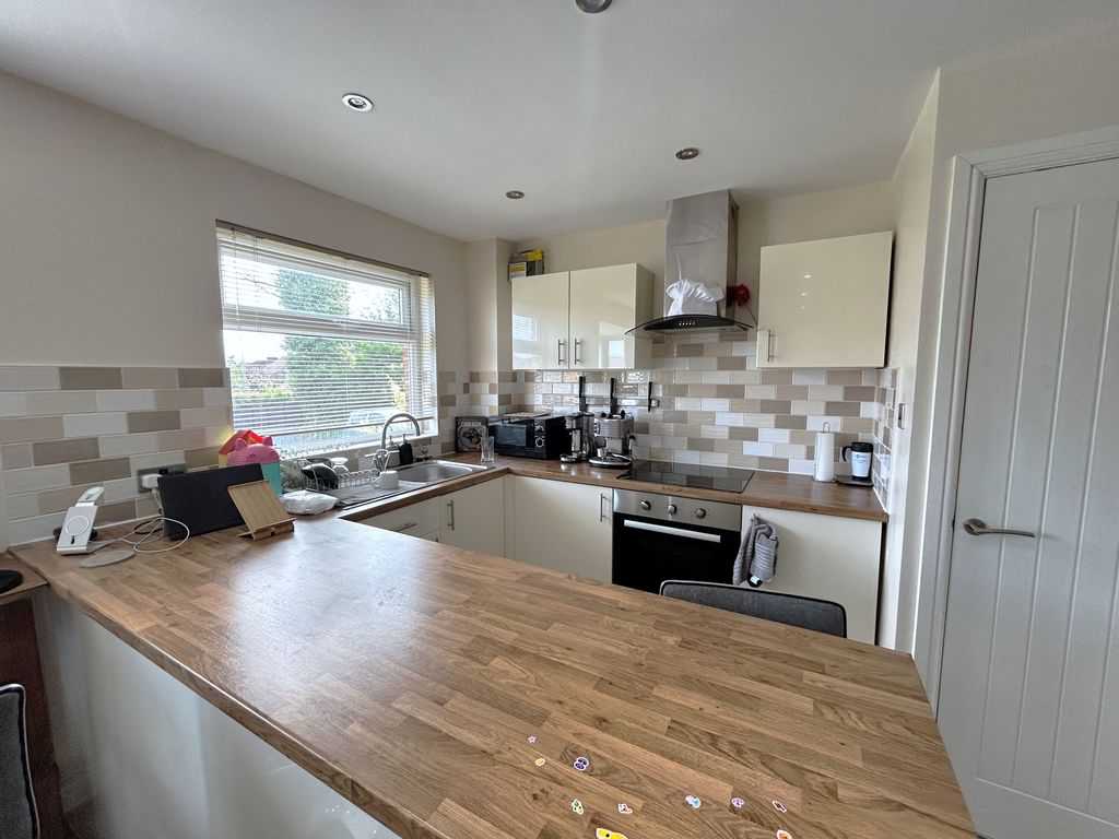 Property photo 3 of 11 734D3637-79C1-4Ddb-Ae73-C8Edbfb470DC.Jpg