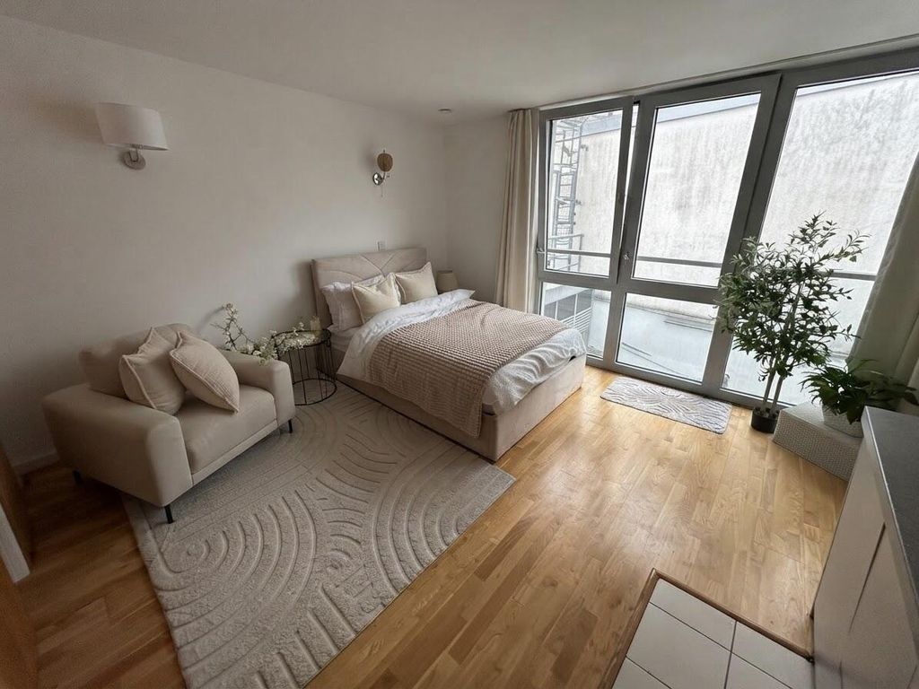 Property photo 1 of 11 Bedroom
