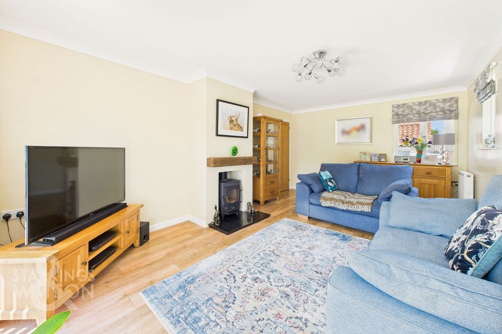 Property photo 2 of 25