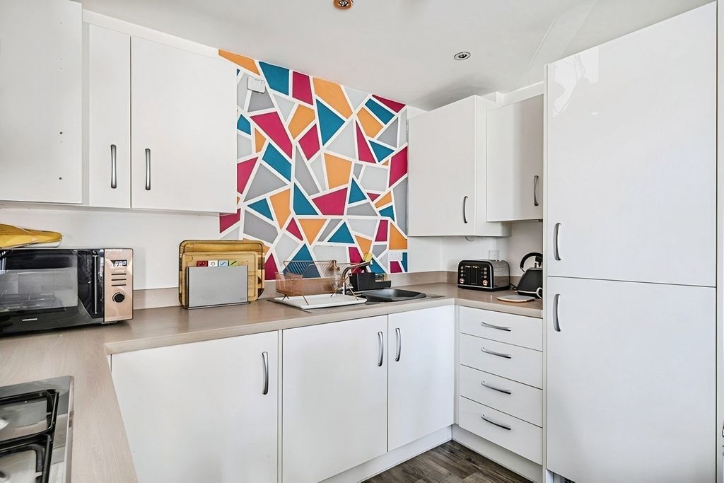 Additional image 6 of 2 bed flat for saleLime Tree House, Carter Court, Hook RG27