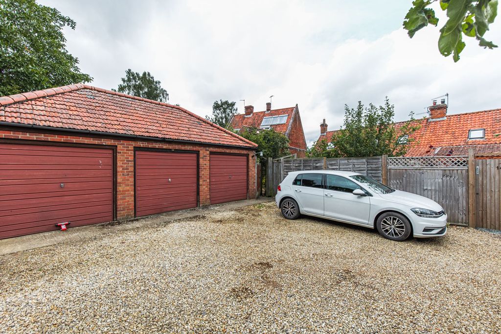 Property photo 3 of 11