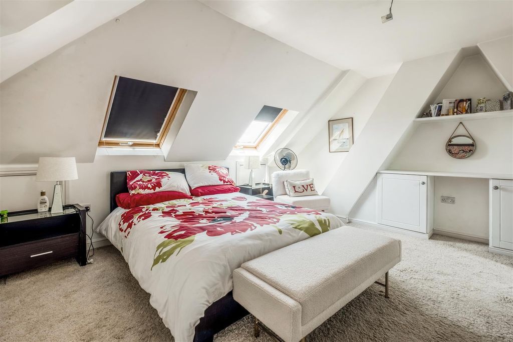 Property photo 2 of 25 22 Nevill Road_1.Jpg