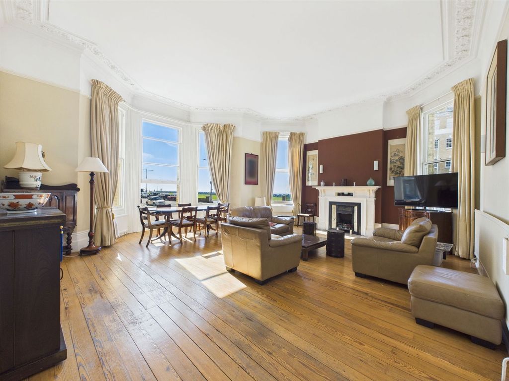 Property photo 2 of 32